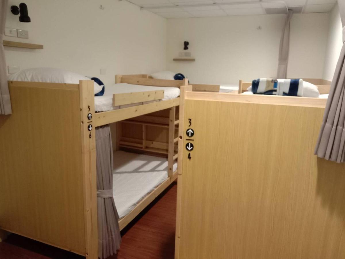 Temple Side Hostel Đài Nam Ngoại thất bức ảnh