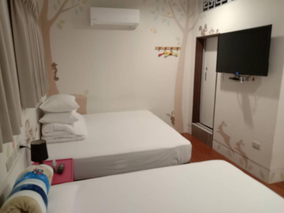 Temple Side Hostel Đài Nam Ngoại thất bức ảnh