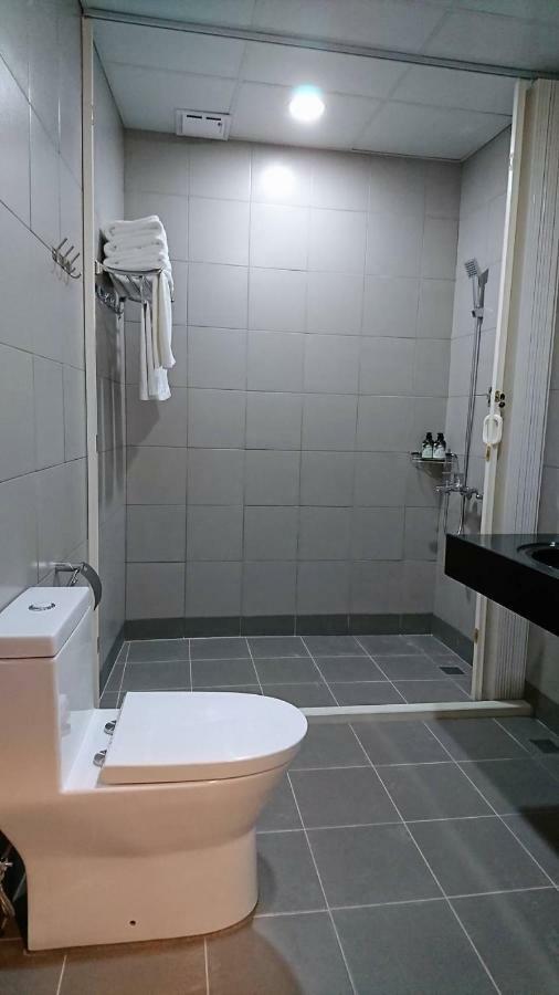 Temple Side Hostel Đài Nam Ngoại thất bức ảnh
