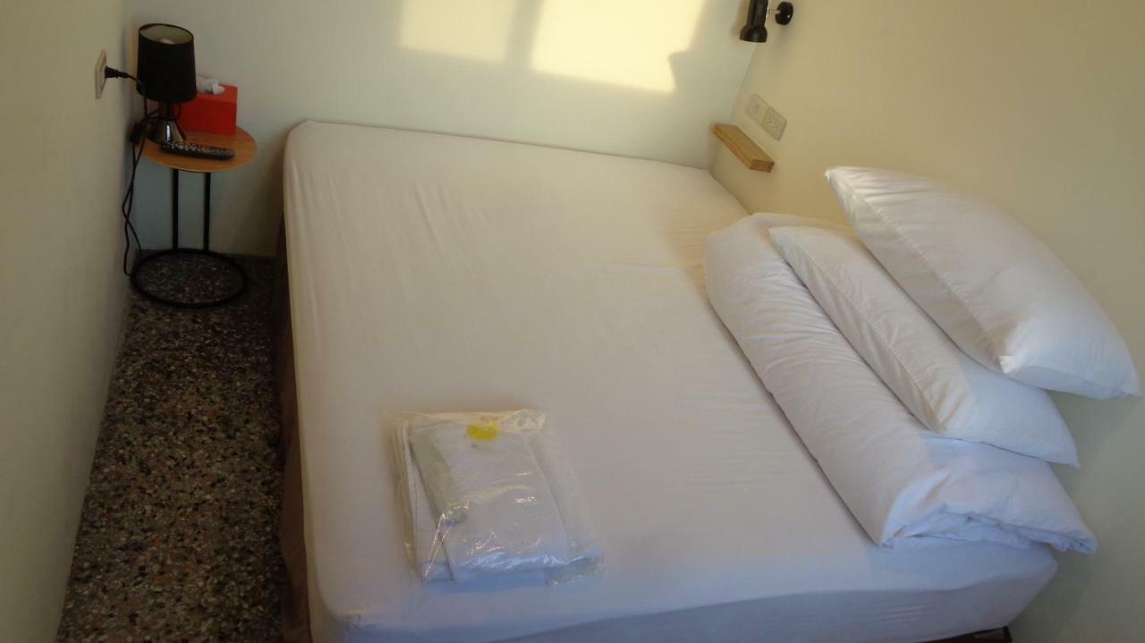 Temple Side Hostel Đài Nam Ngoại thất bức ảnh