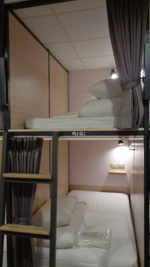 Temple Side Hostel Đài Nam Ngoại thất bức ảnh