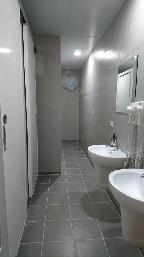Temple Side Hostel Đài Nam Ngoại thất bức ảnh