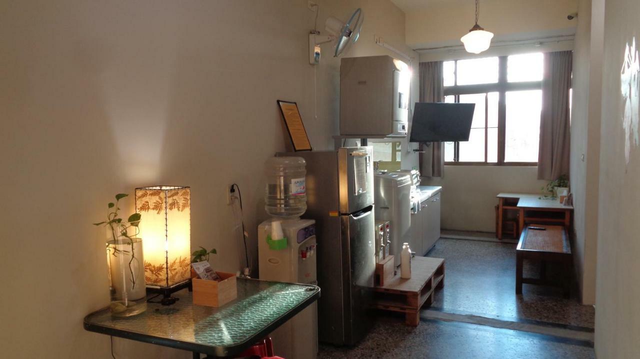 Temple Side Hostel Đài Nam Ngoại thất bức ảnh
