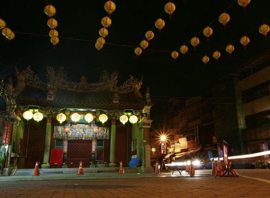 Temple Side Hostel Đài Nam Ngoại thất bức ảnh