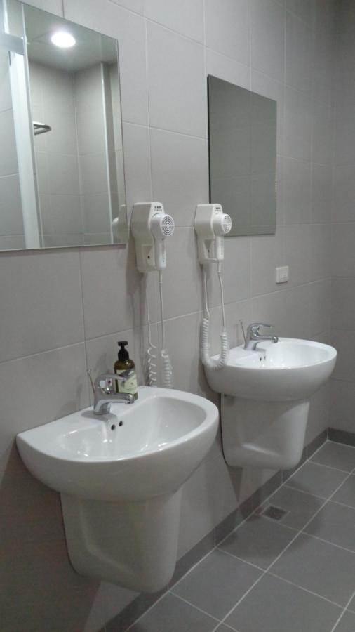 Temple Side Hostel Đài Nam Ngoại thất bức ảnh
